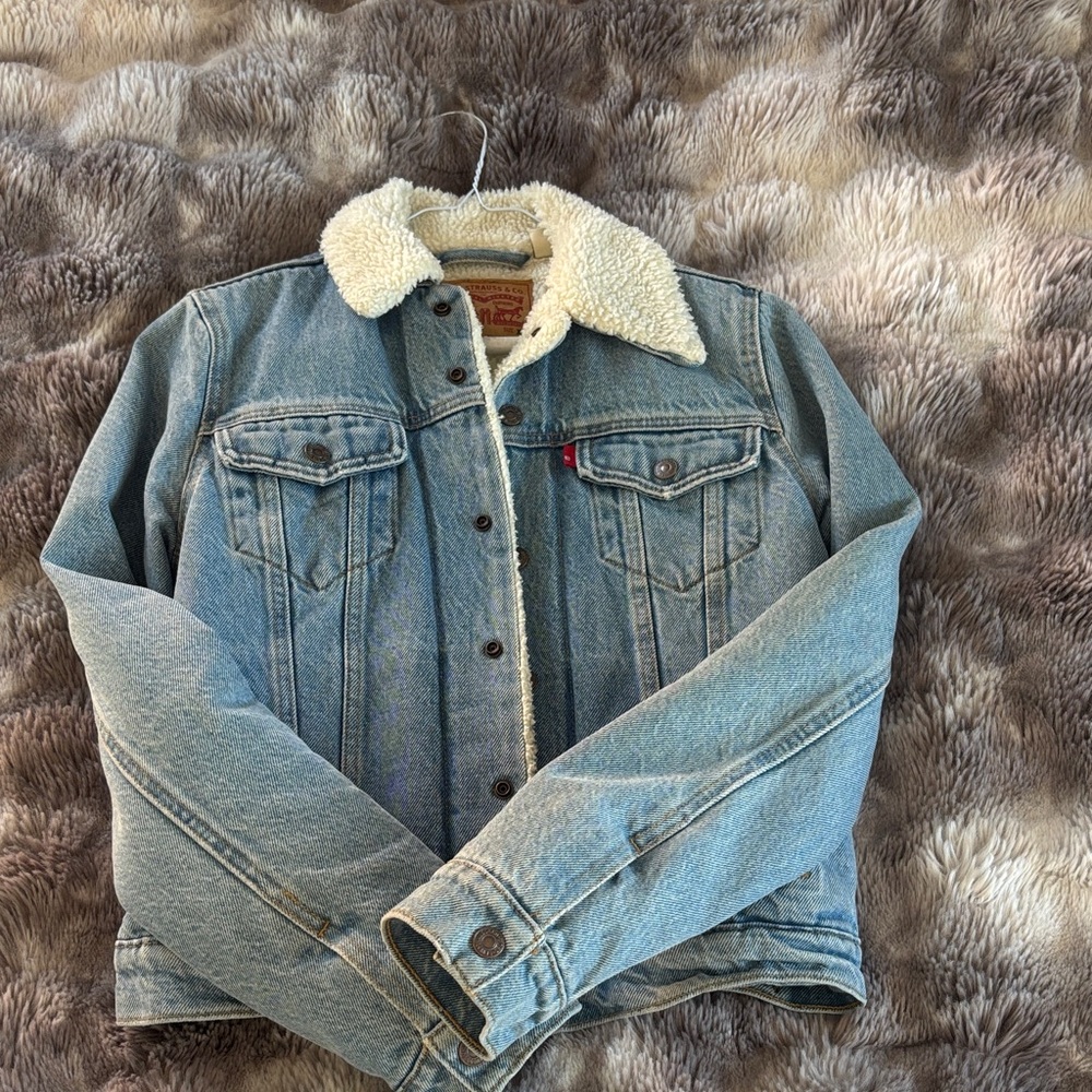 Levi's Women's Light Blue Denim Jacket with Sherpa Collar